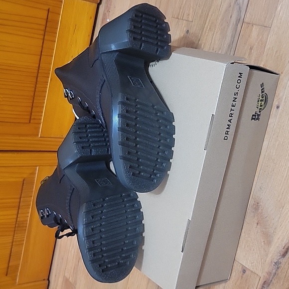 Dr. Martens Jesy Sendal Leather Lace Up Flared Heel Boots - Picture 2 of 4